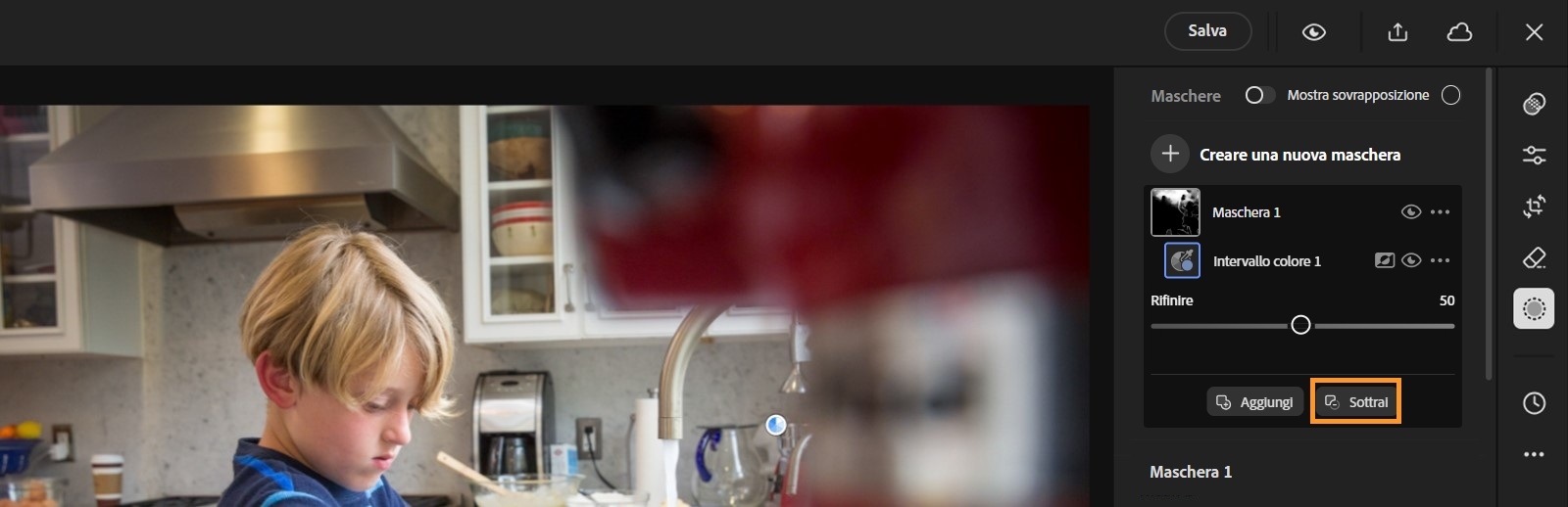 Pannello strumenti Maschera con l’opzione Sottrai evidenziata. Il pannello include anche le opzioni Mostra sovrapposizione, Crea nuova maschera e Aggiungi maschera. Il cursore Perfeziona è impostato su 50.